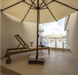 Selection of 5 bedroom seafront villas with heated pool on Ciovo near Trogir, sleeps 10